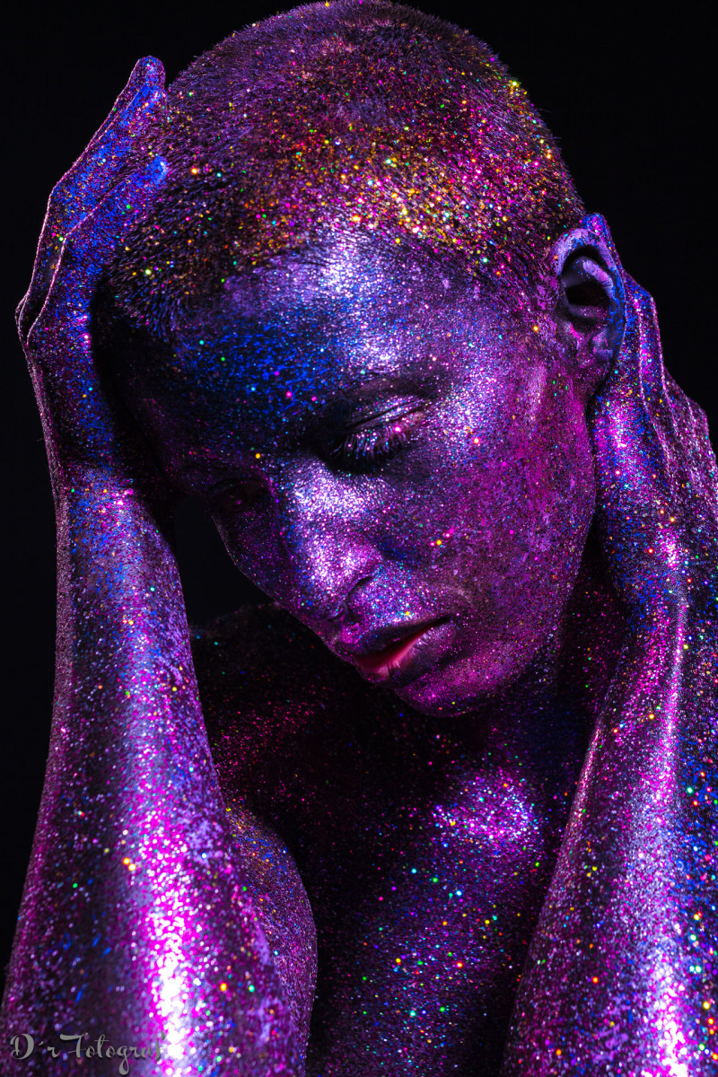 Sadness and Glowing Colors / Model: Sirene Bones; Bodyart: Philipp Keusen