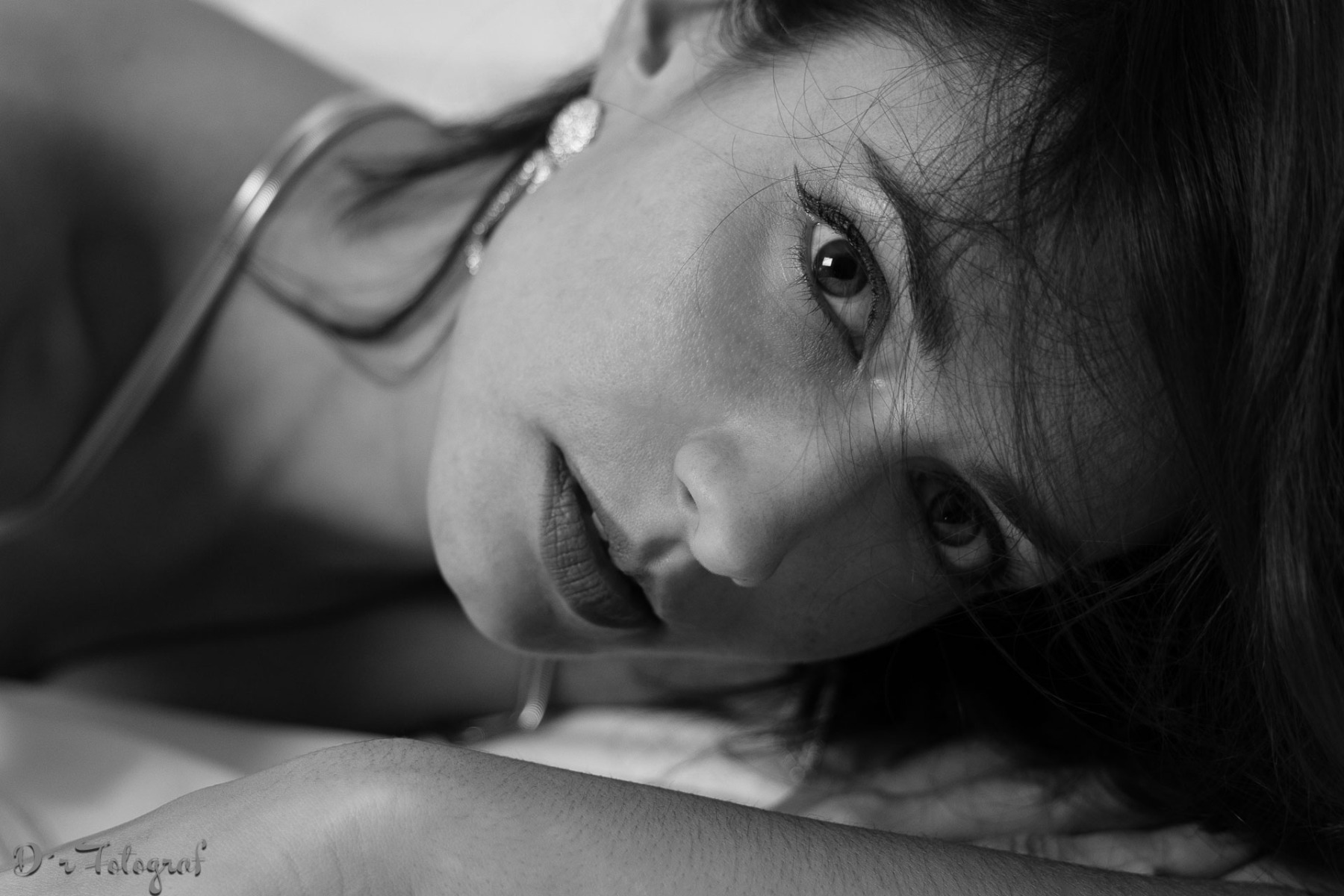 Un regard interrogateur - Nadia B.
