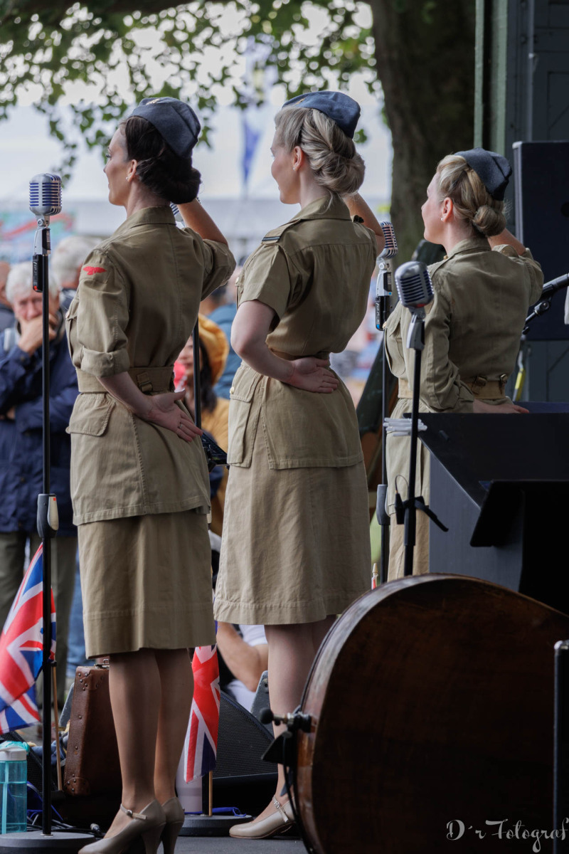 1094_JW235051_1280x1920